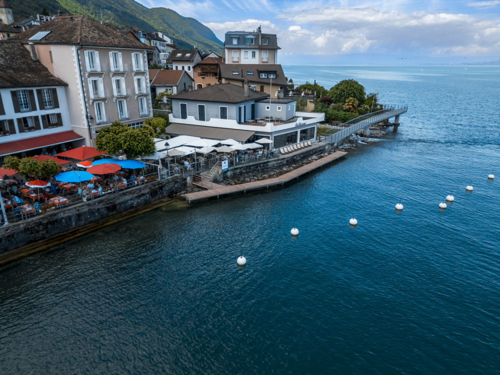 Vue aérienne des 9 places d'amarrage Restaurant Bellevue