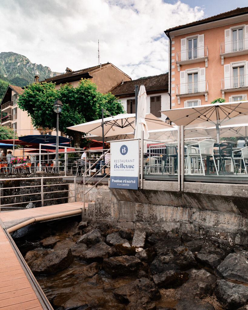 Ponton réservé à la clientèle Restaurant Bellevue