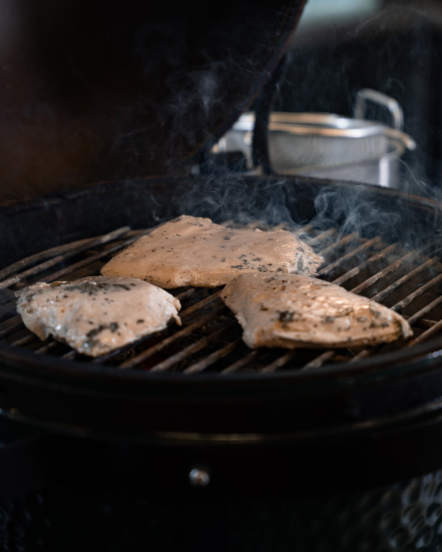 Grillades au Kamado braises ardentes
